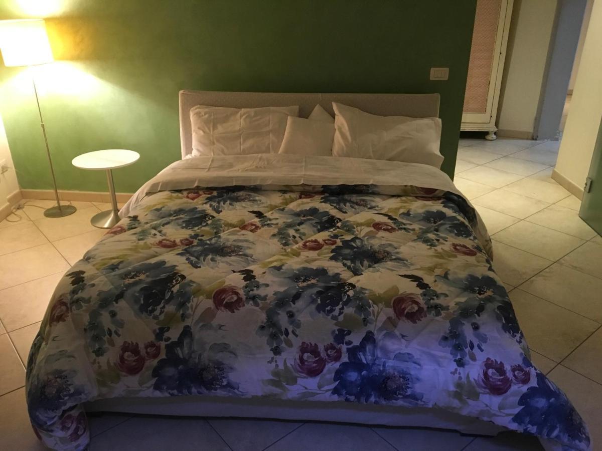 Chez Anna Apartment Iesi Bagian luar foto