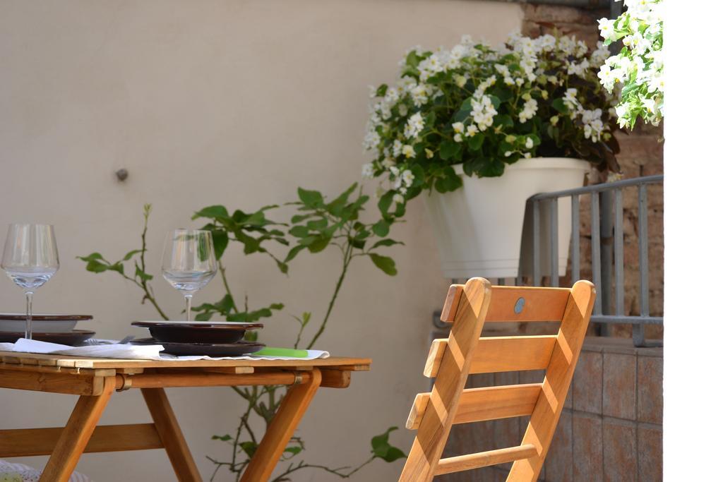 Chez Anna Apartment Iesi Bagian luar foto